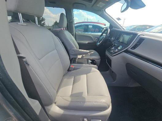 Used 2020 Toyota Sienna XLE FWD image 11