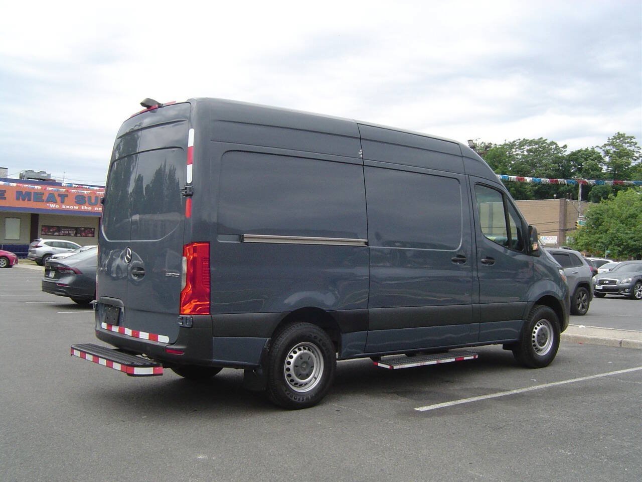 Used 2019 Mercedes-Benz Sprinter 144 image 4