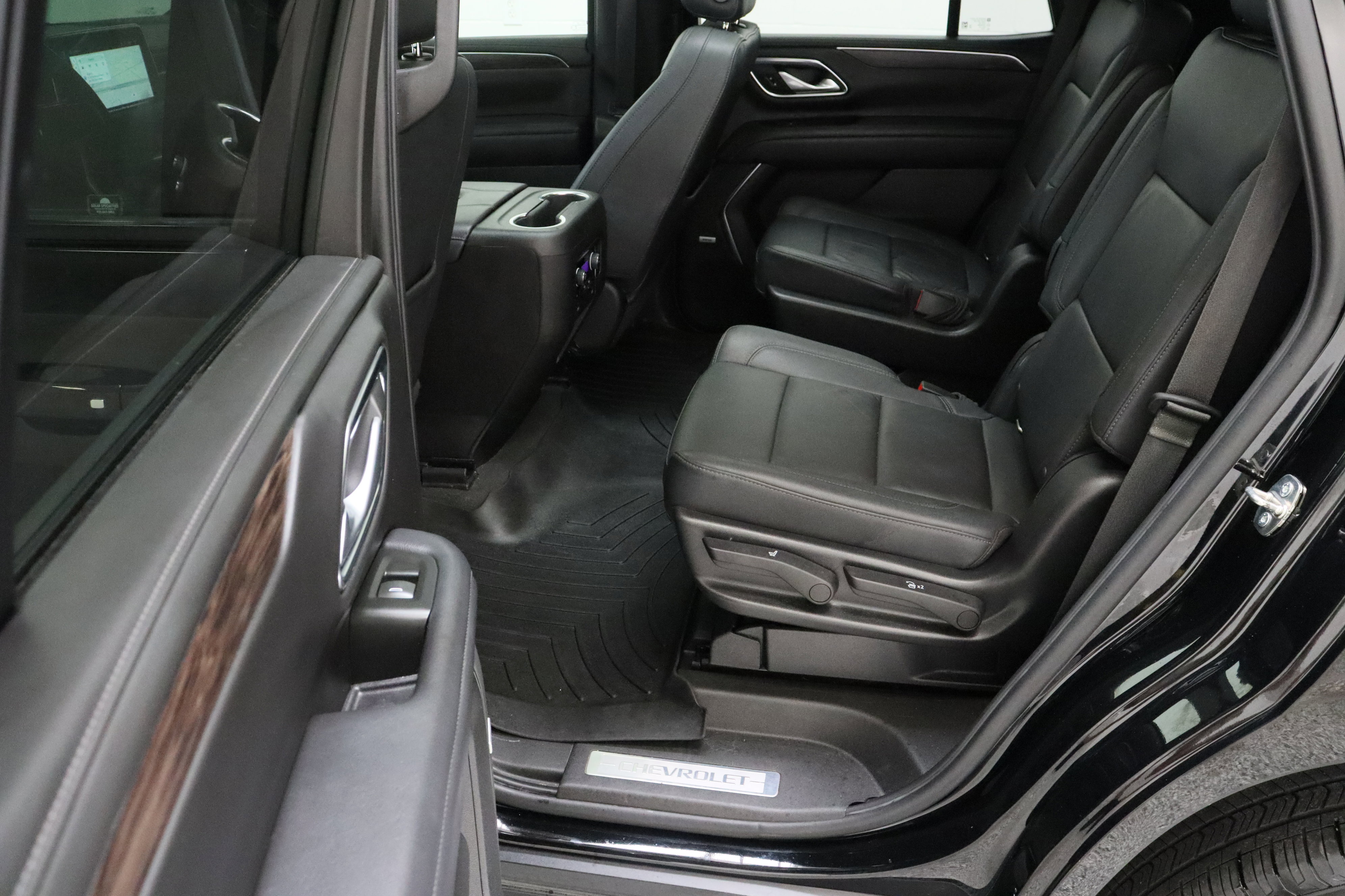 Used 2022 Chevrolet Tahoe Z71 w/ Luxury Package AWD/4WD image 32