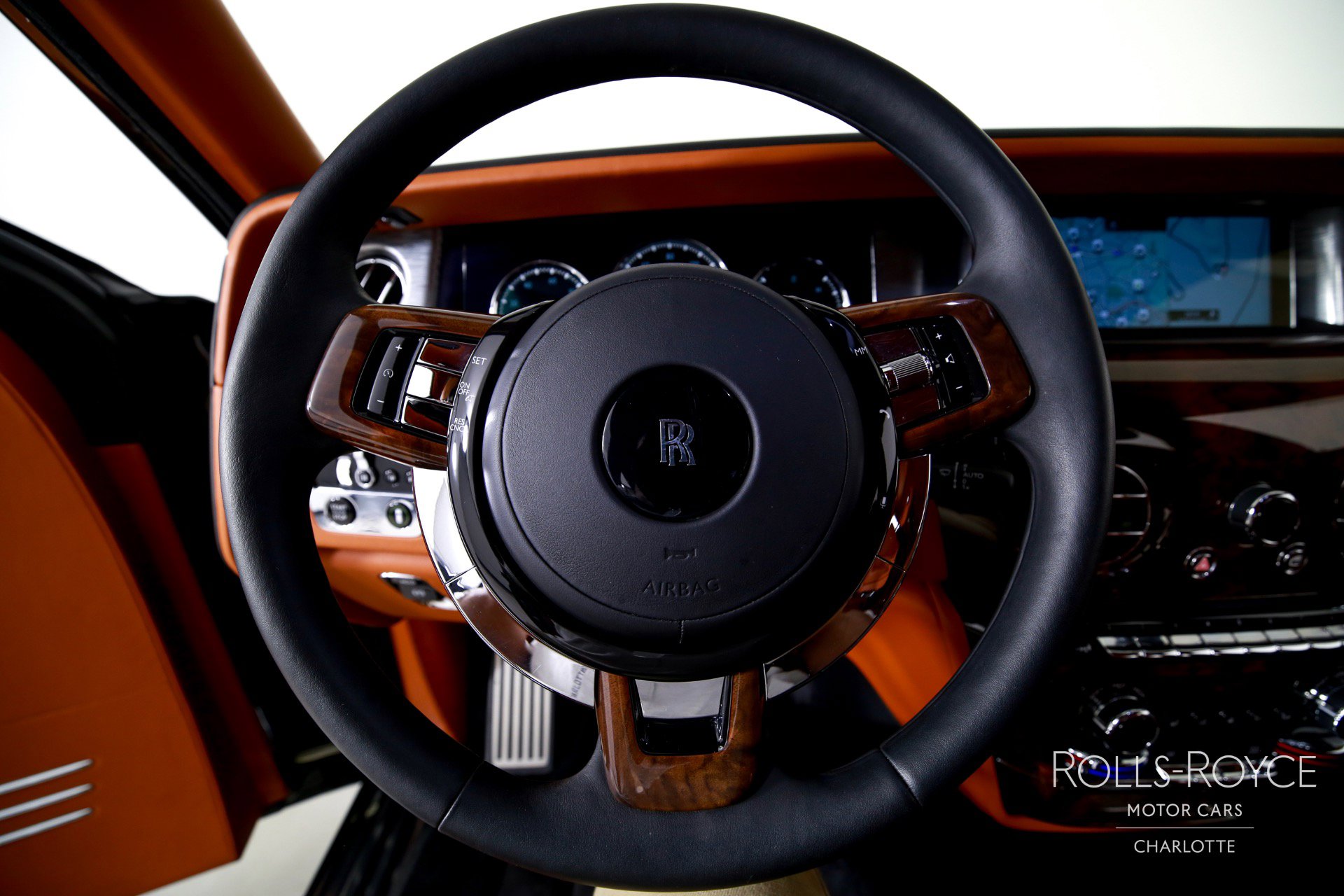 Used 2018 Rolls-Royce Phantom Sedan image 15