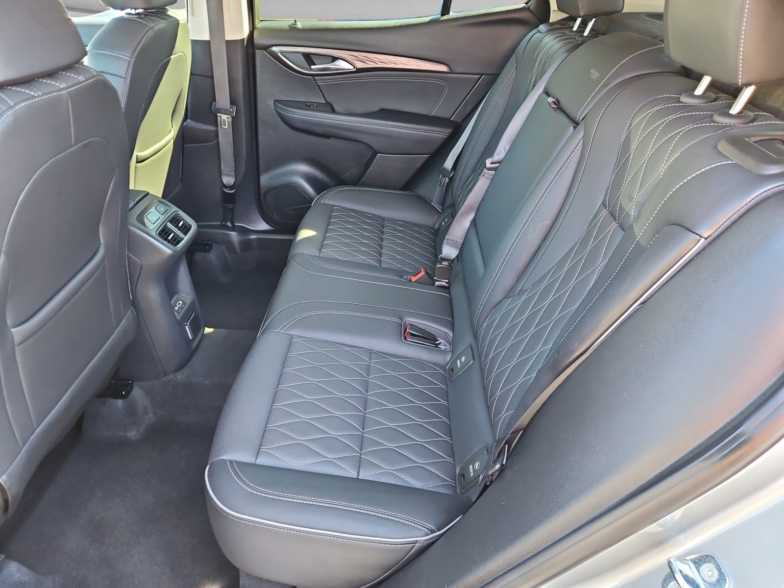 Used 2023 Buick Envision Avenir AWD/4WD image 14