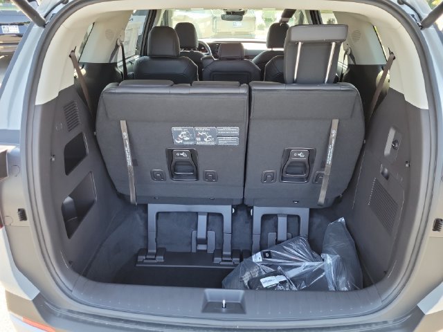 New 2027 Kia Carnival EX FWD image 15