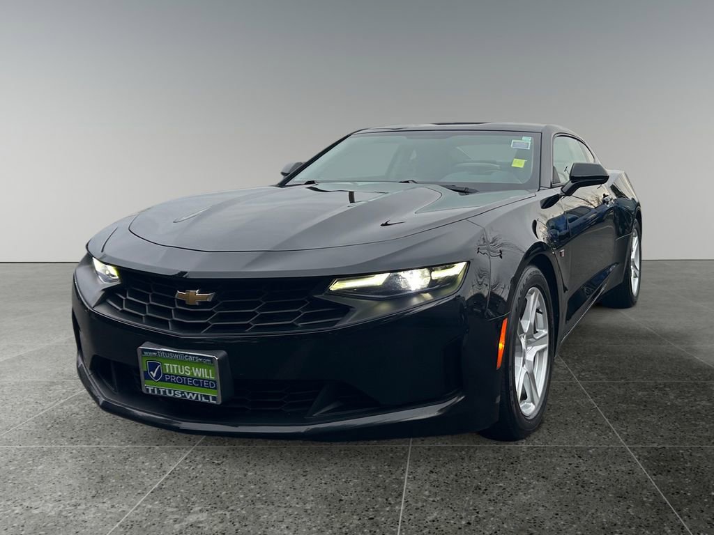 Used 2022 Chevrolet Camaro LT RWD image 3