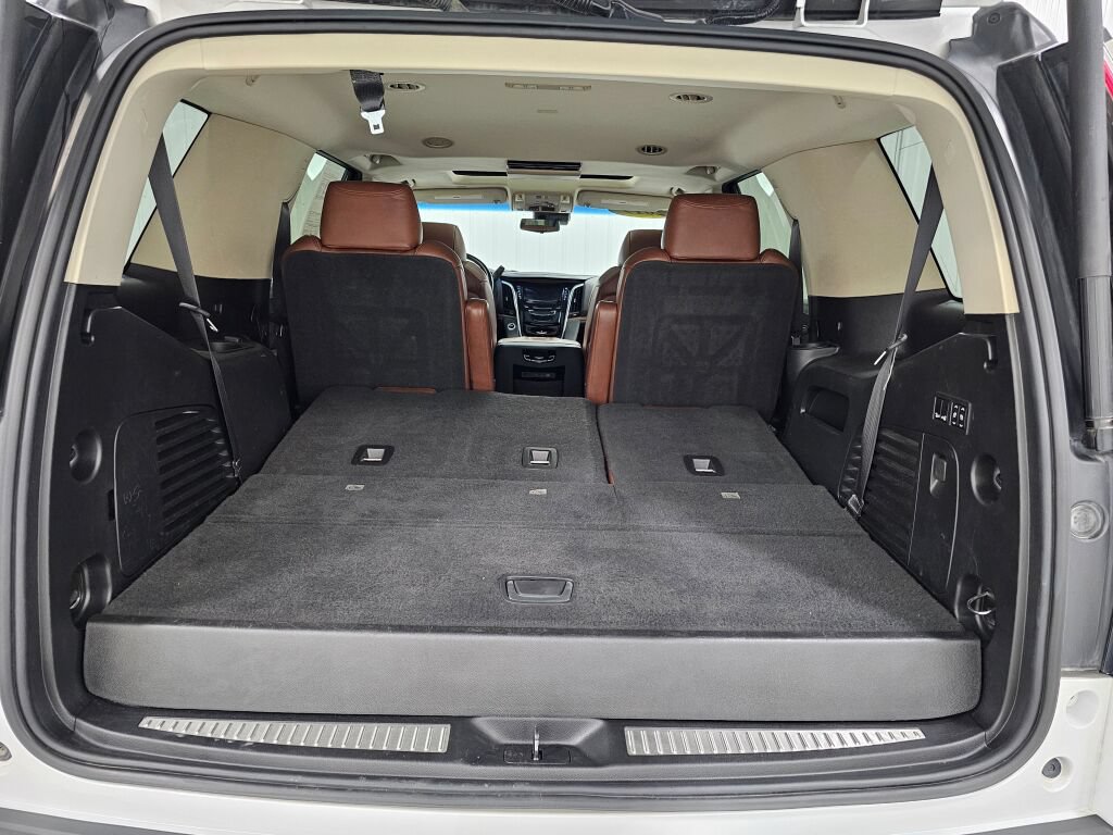 Used 2019 Cadillac Escalade Luxury AWD/4WD image 17