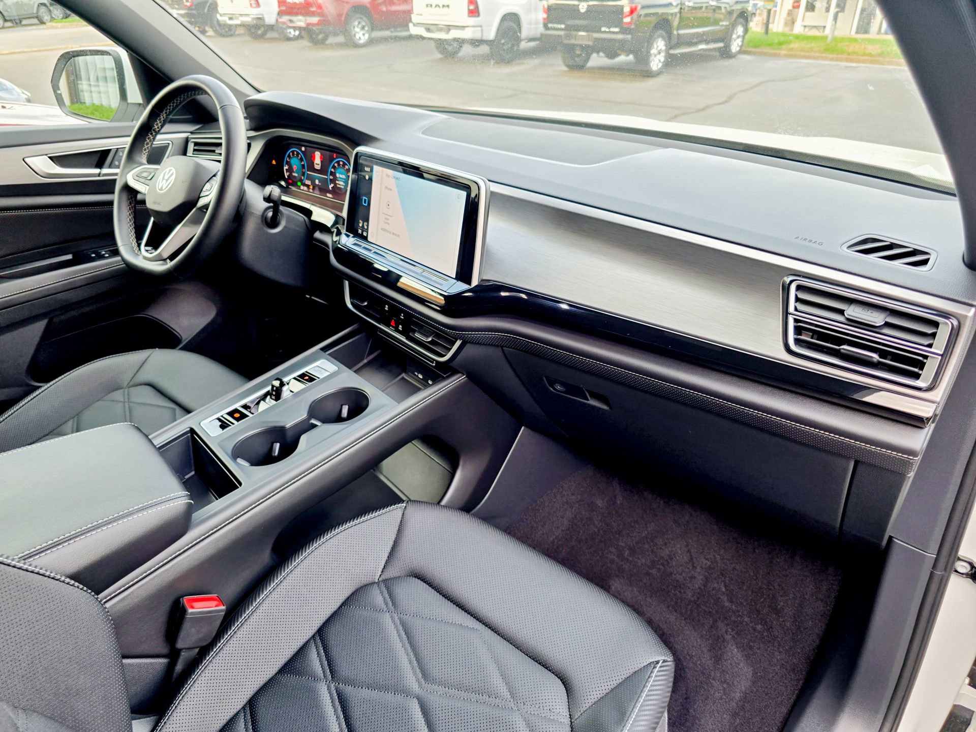 Used 2024 Volkswagen Atlas Cross Sport SE image 8