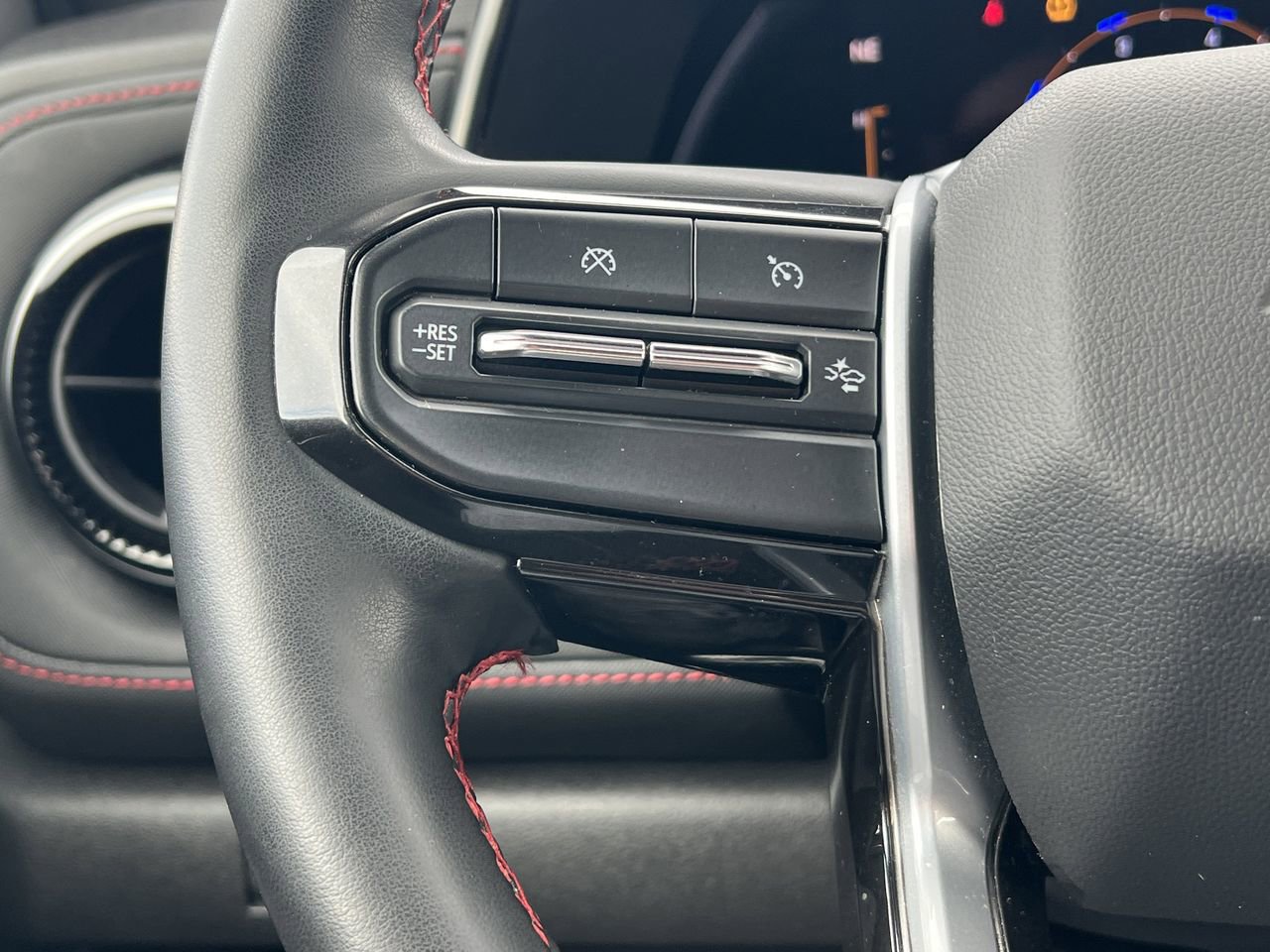 Used 2023 Chevrolet Colorado Z71 w/ Z71 Convenience Package 2 image 16