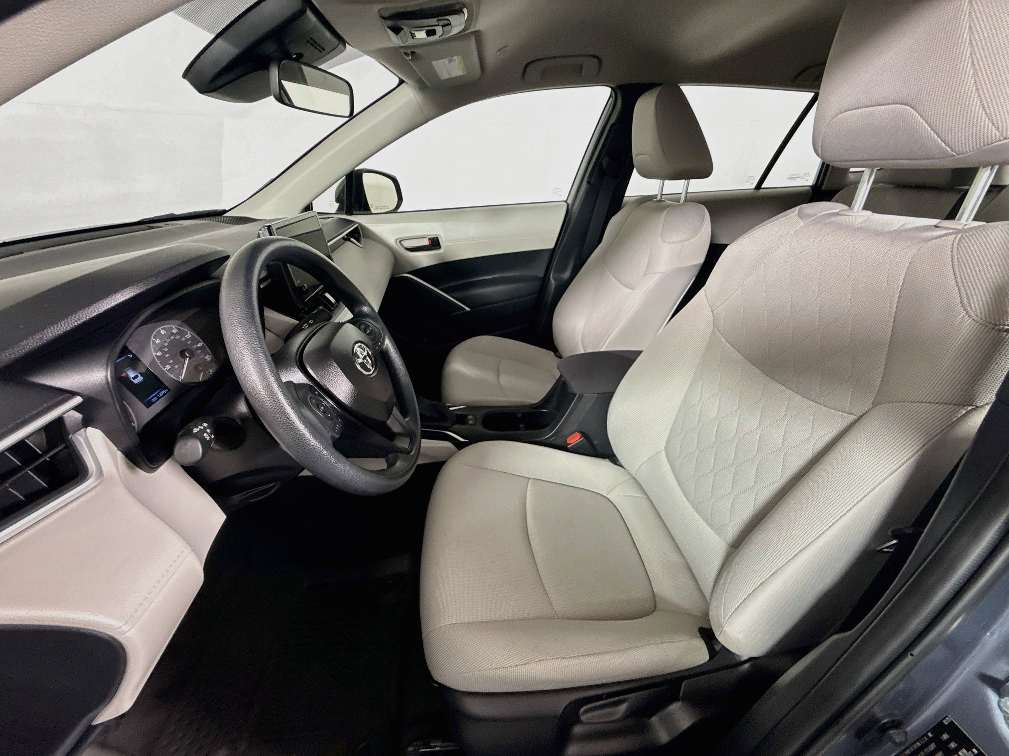 Used 2025 Toyota Corolla Cross L FWD image 11