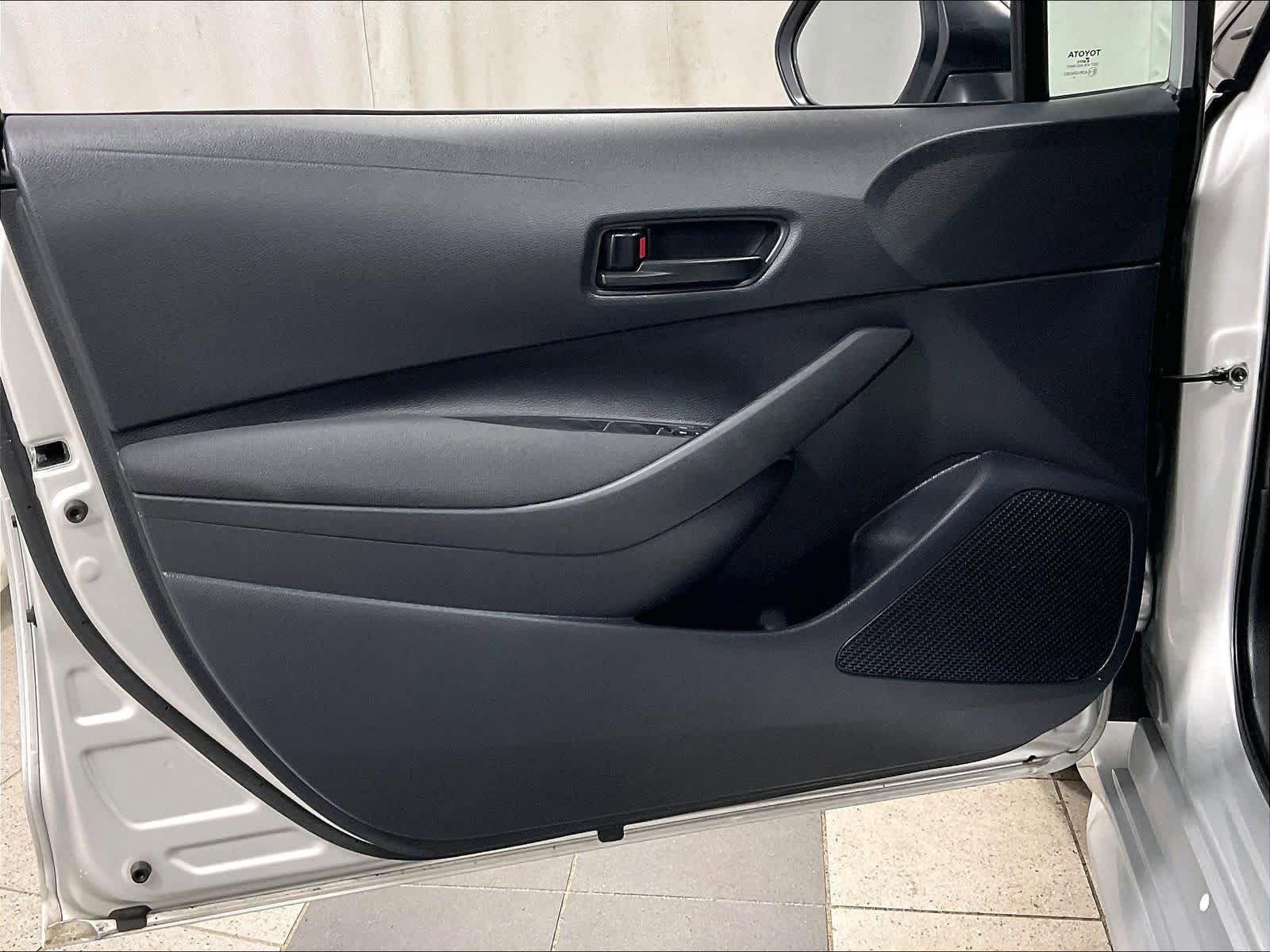 Certified 2025 Toyota Corolla LE FWD image 9