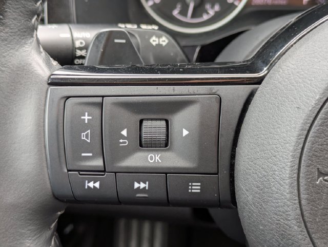 Used 2025 Nissan Pathfinder SL AWD/4WD image 27