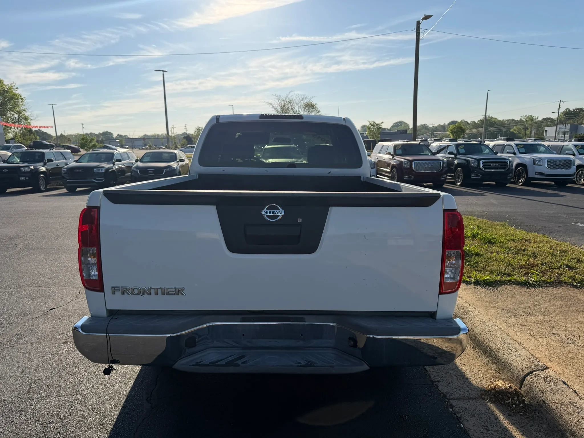 Used 2015 Nissan Frontier S RWD image 6