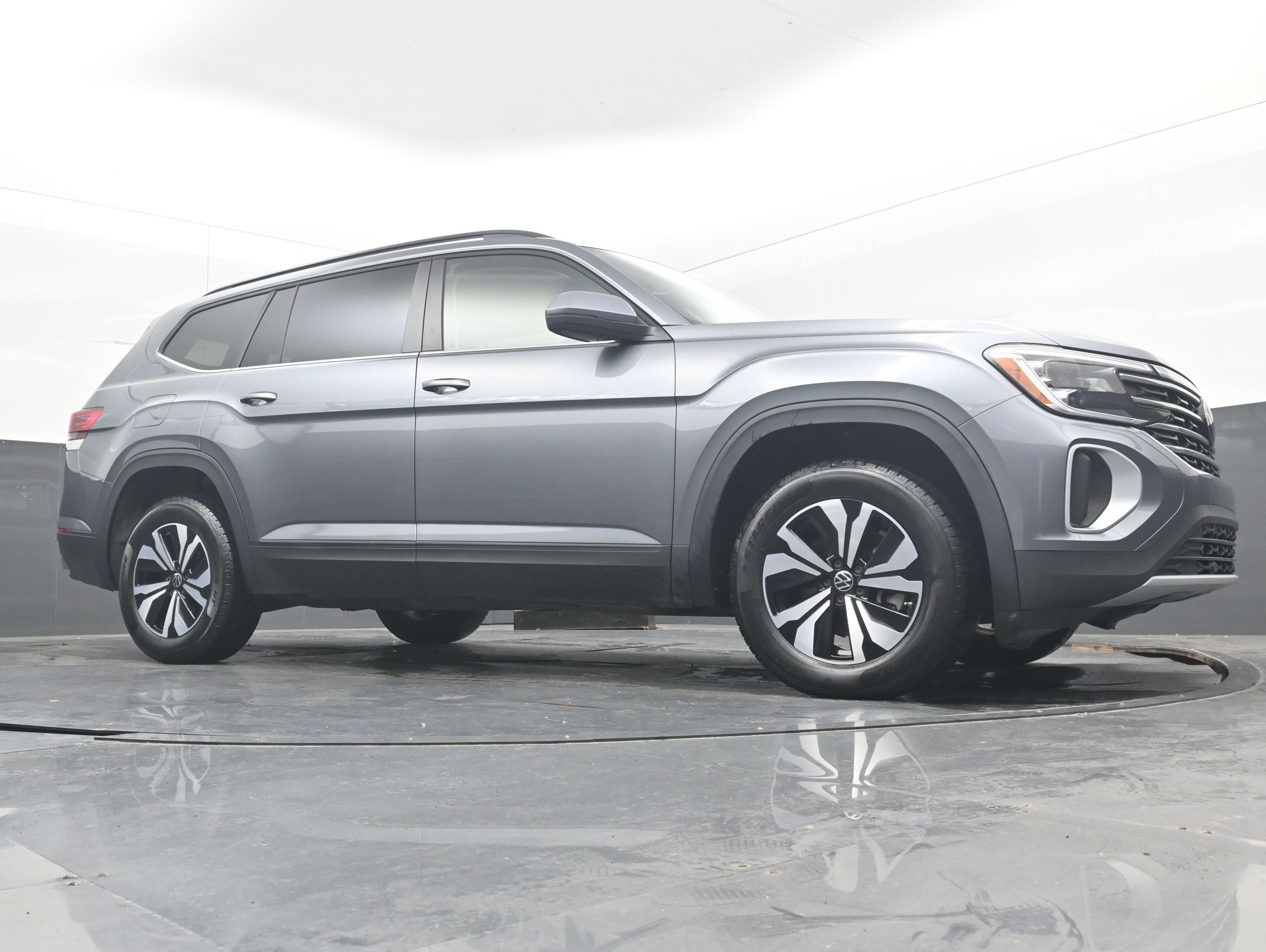 Used 2024 Volkswagen Atlas SE FWD image 38