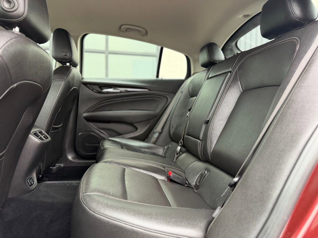 Used 2018 Buick Regal Essence image 23