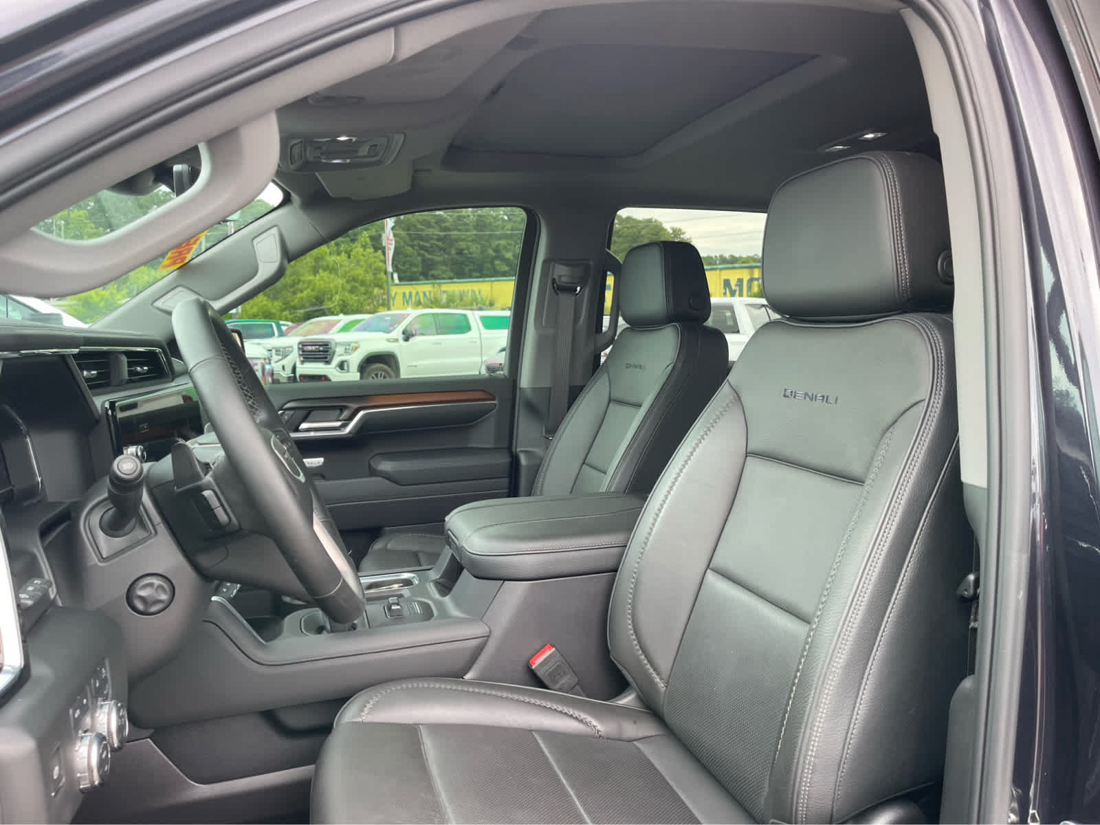 Used 2025 GMC Sierra 1500 Denali w/ Denali Reserve Package AWD/4WD image 14