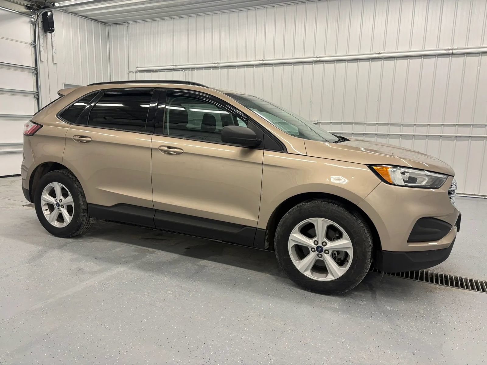 Used 2020 Ford Edge SE w/ Cargo Accessory Package FWD image 1