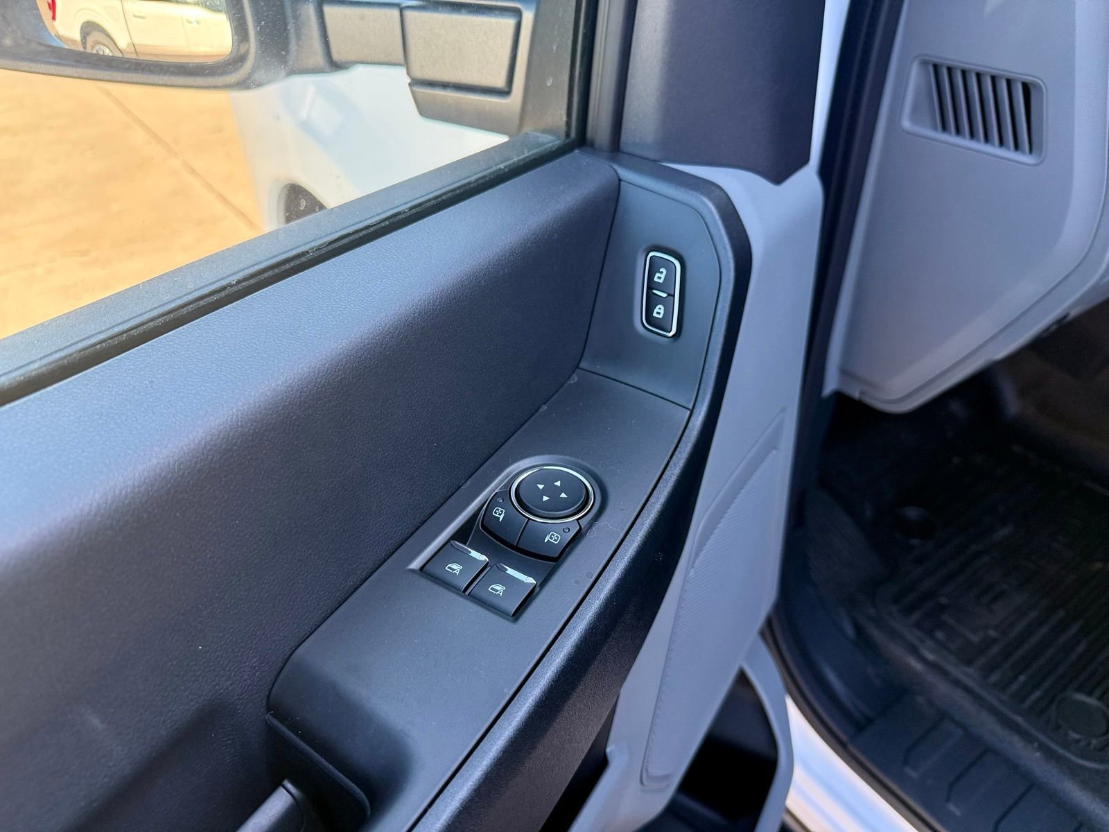 New 2026 Ford F250 XL w/ FX4 Off-Road Package image 8