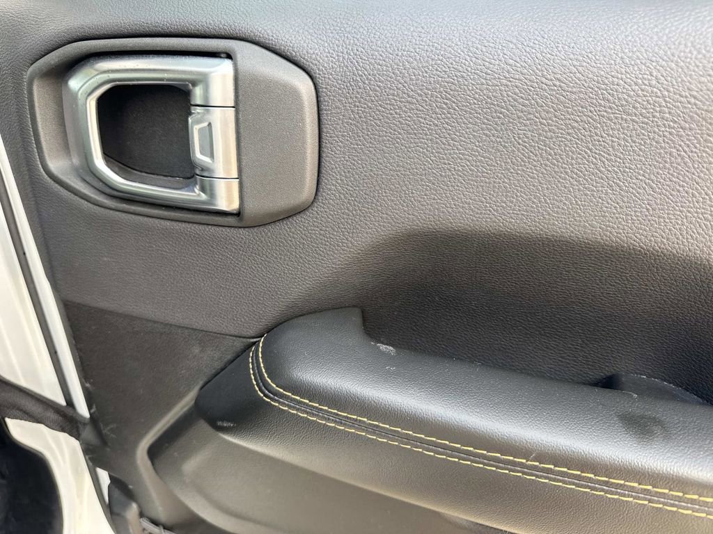 Used 2024 Jeep Wrangler Sahara image 21