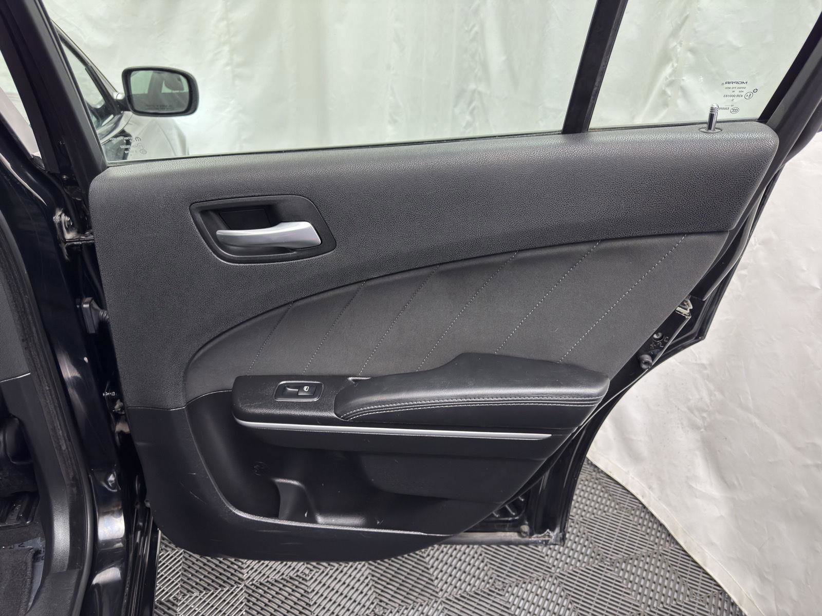 Used 2019 Dodge Charger SXT image 34