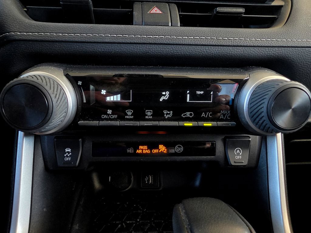 Used 2025 Toyota RAV4 LE AWD/4WD image 28