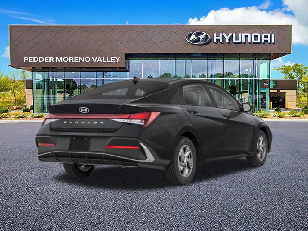New 2026 Hyundai Elantra SE image 2