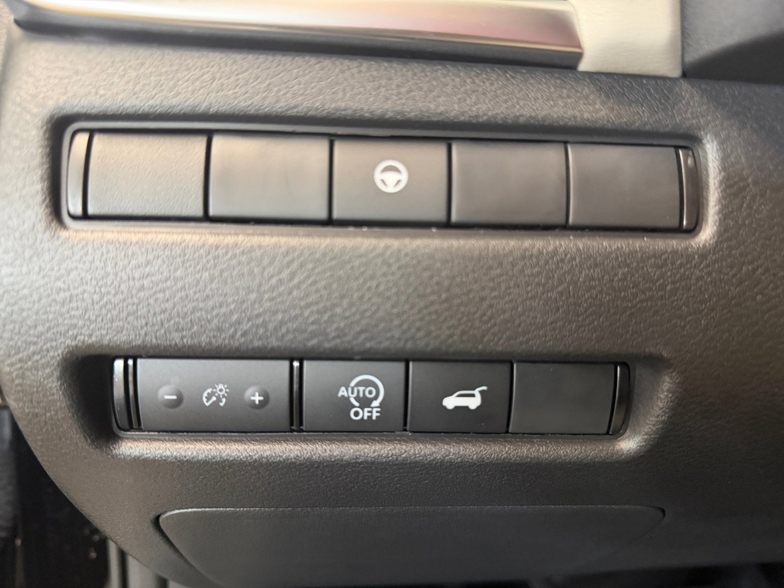 Used 2025 Nissan Rogue SV w/ SV Premium Package image 28