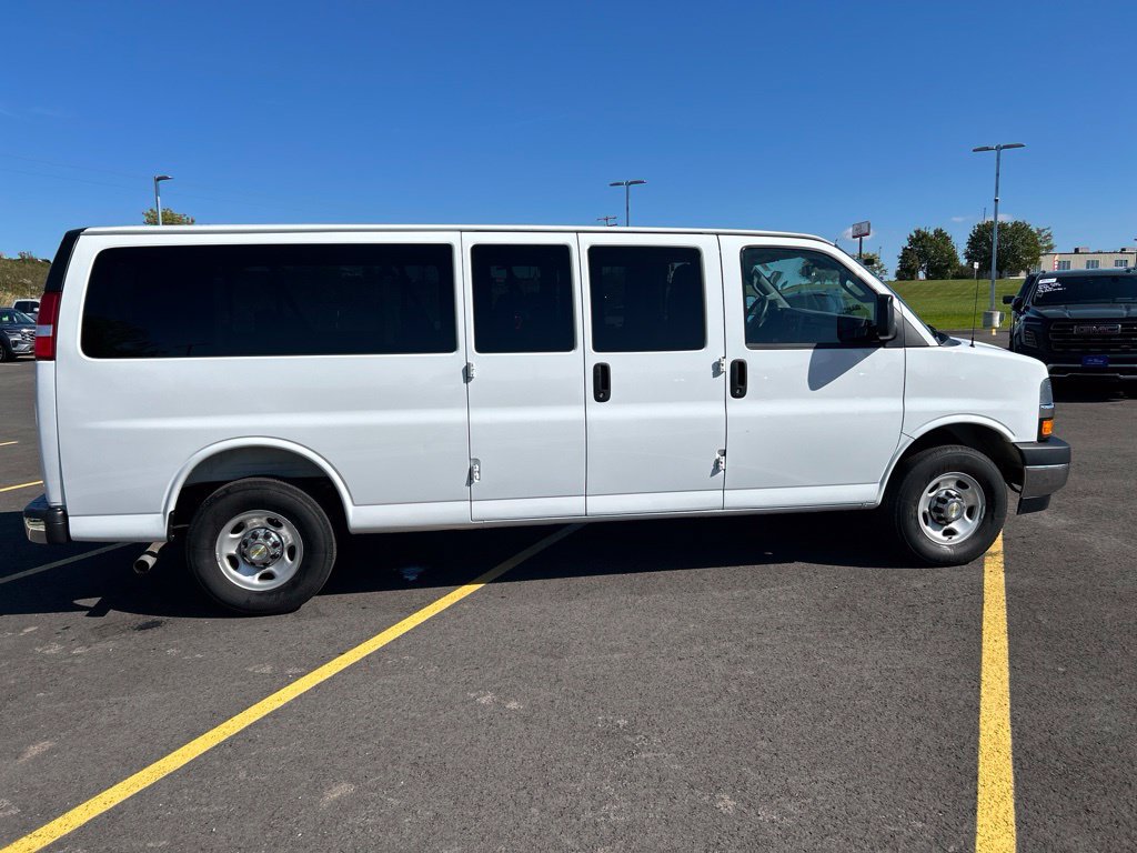 Used 2025 Chevrolet Express 3500 LT w/ LT Preferred Equipment Group RWD image 6