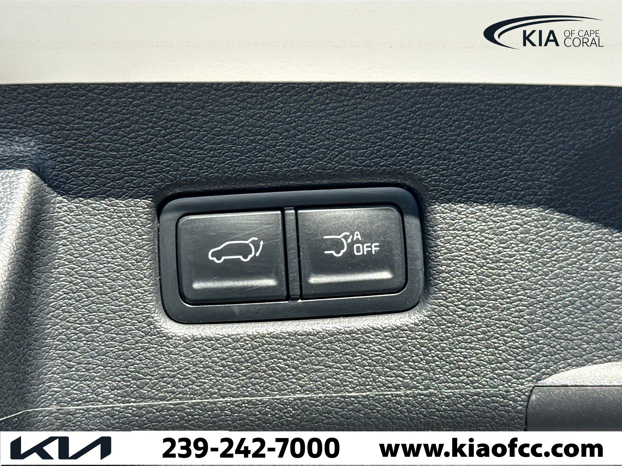 Used 2025 Kia Telluride EX w/ EX Captain's Chair Package image 12