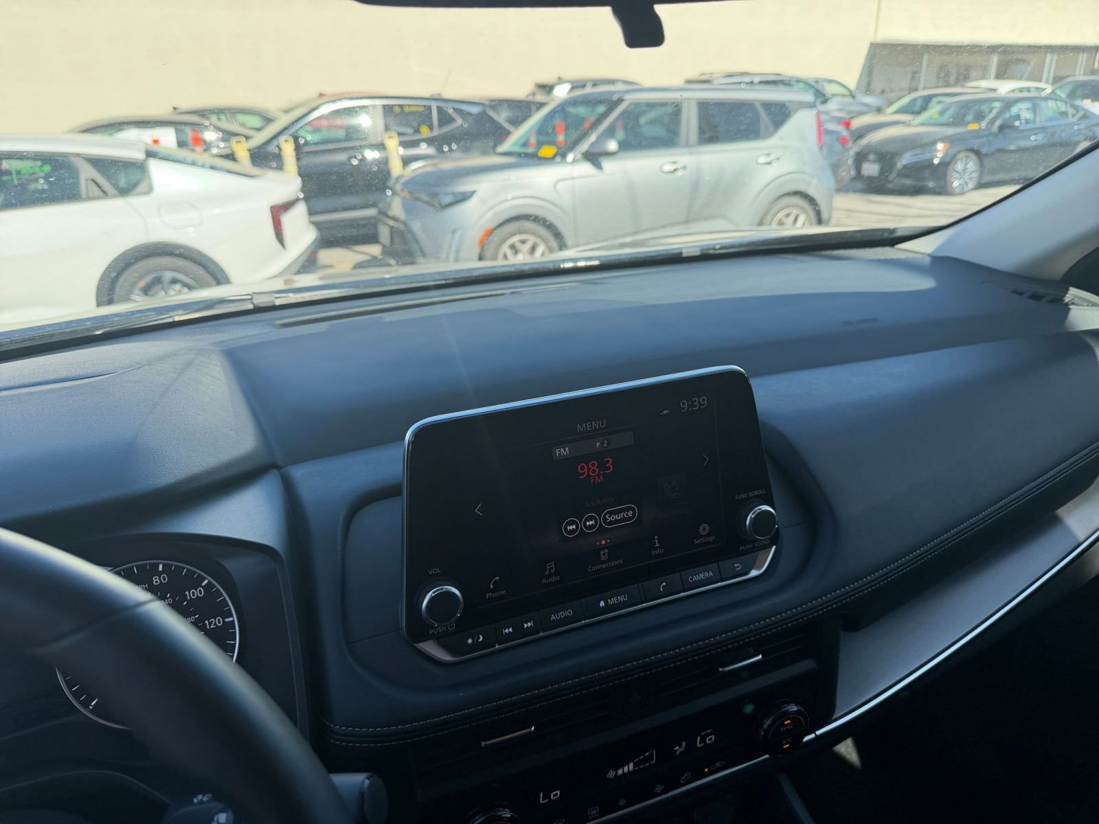 Used 2025 Nissan Rogue SV FWD image 17