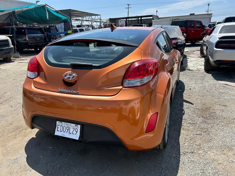 Used 2017 Hyundai Veloster FWD image 39