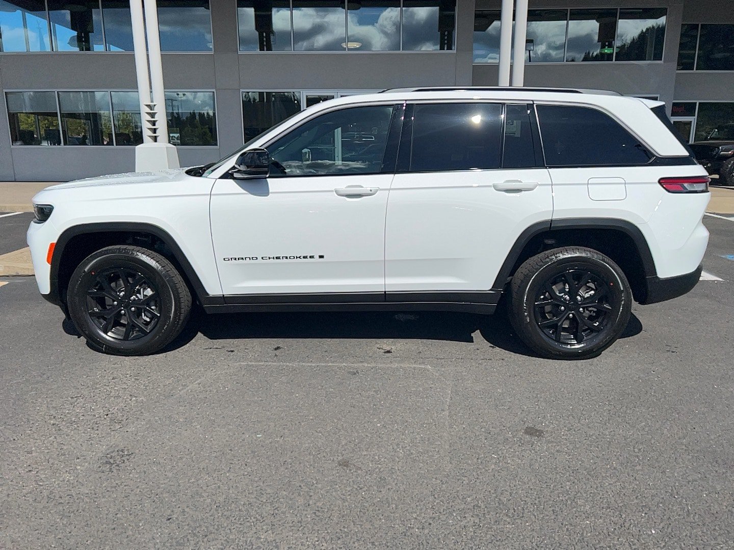 New 2026 Jeep Grand Cherokee Altitude AWD/4WD image 7