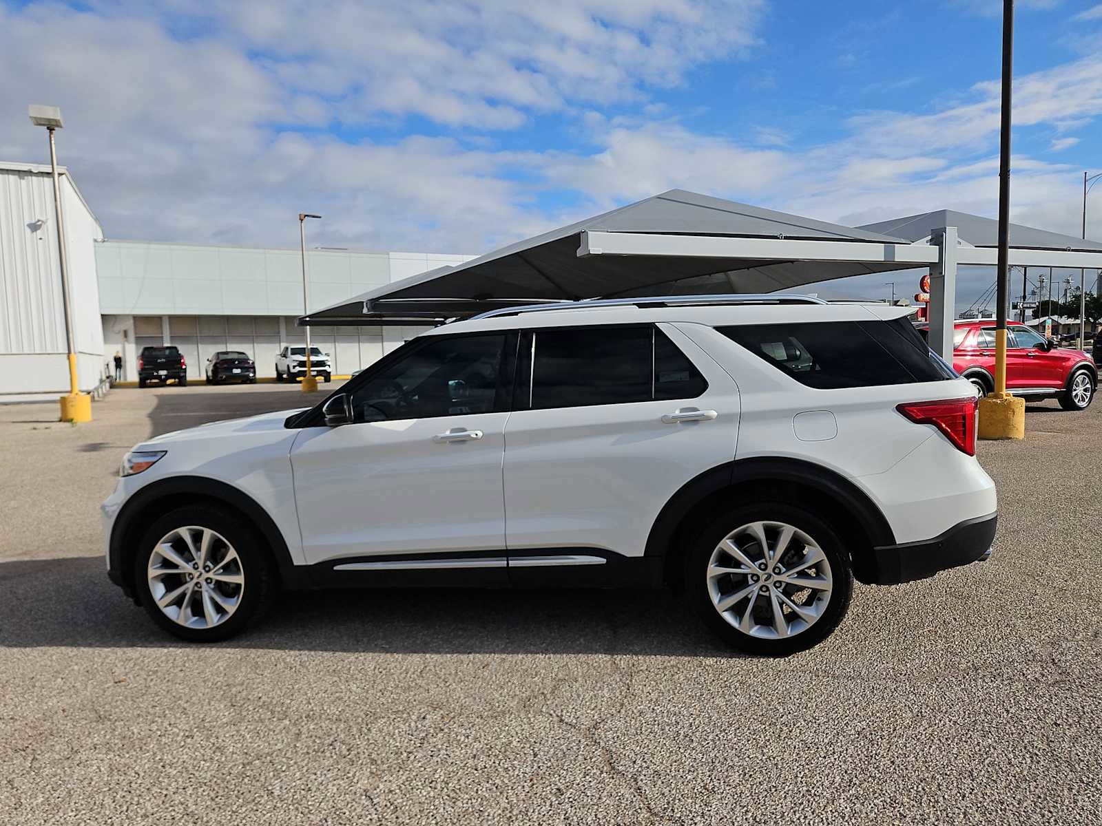 Used 2022 Ford Explorer Platinum w/ Equipment Group 601A AWD/4WD image 5