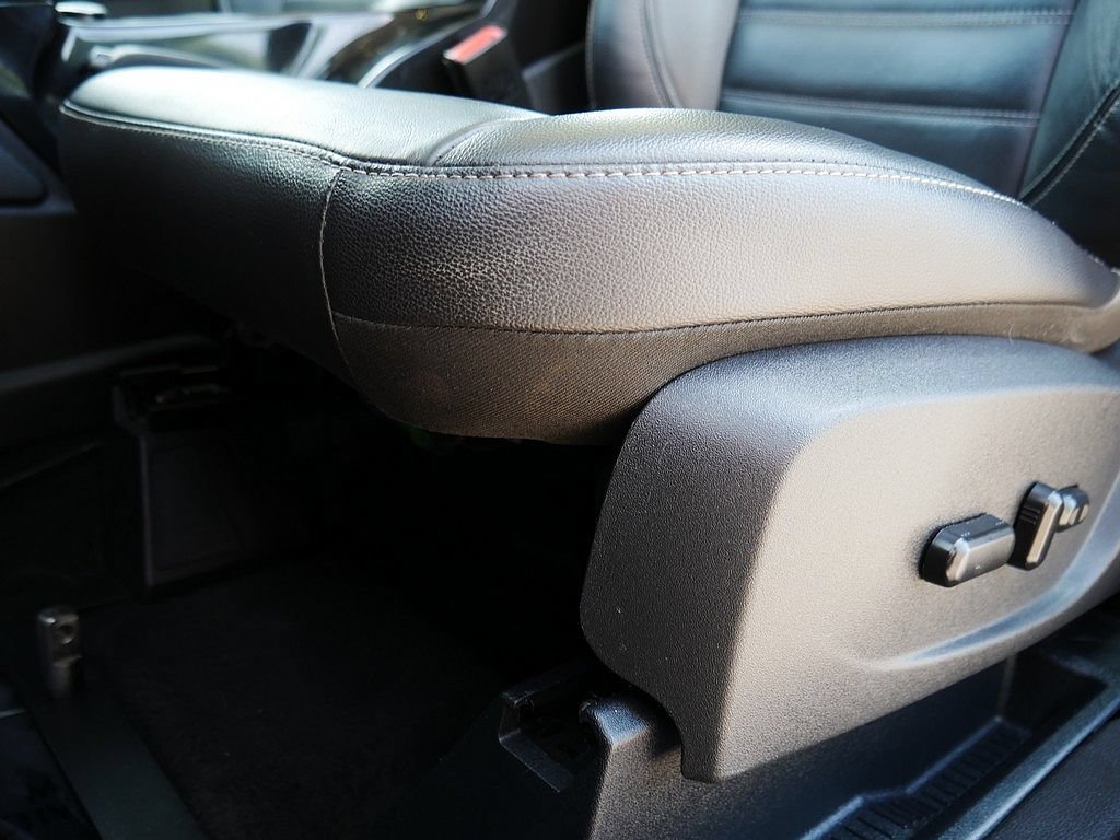 Used 2017 Ford C-MAX Energi Titanium w/ Equipment Group 501A FWD image 13