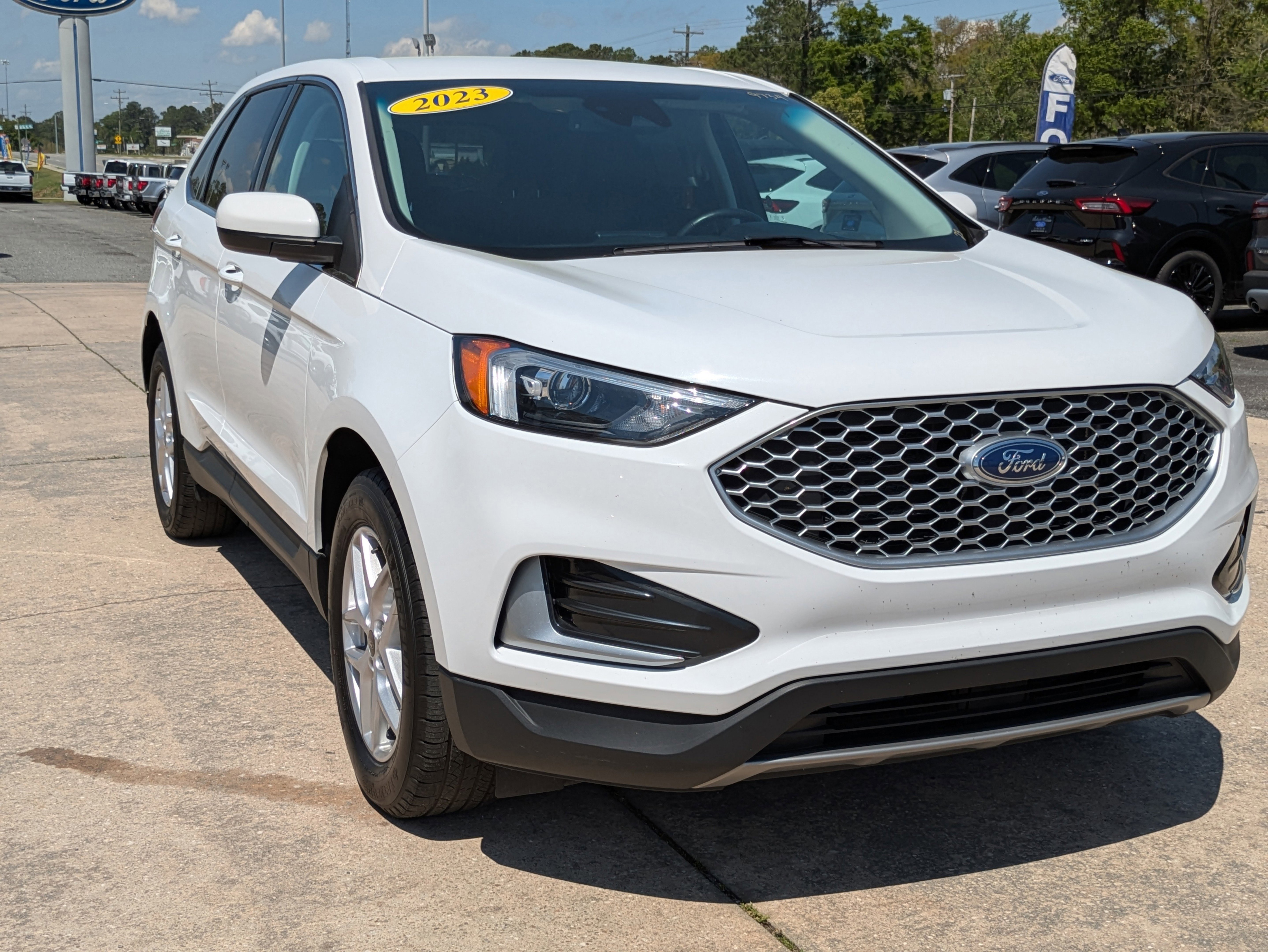 Used 2023 Ford Edge SEL image 4