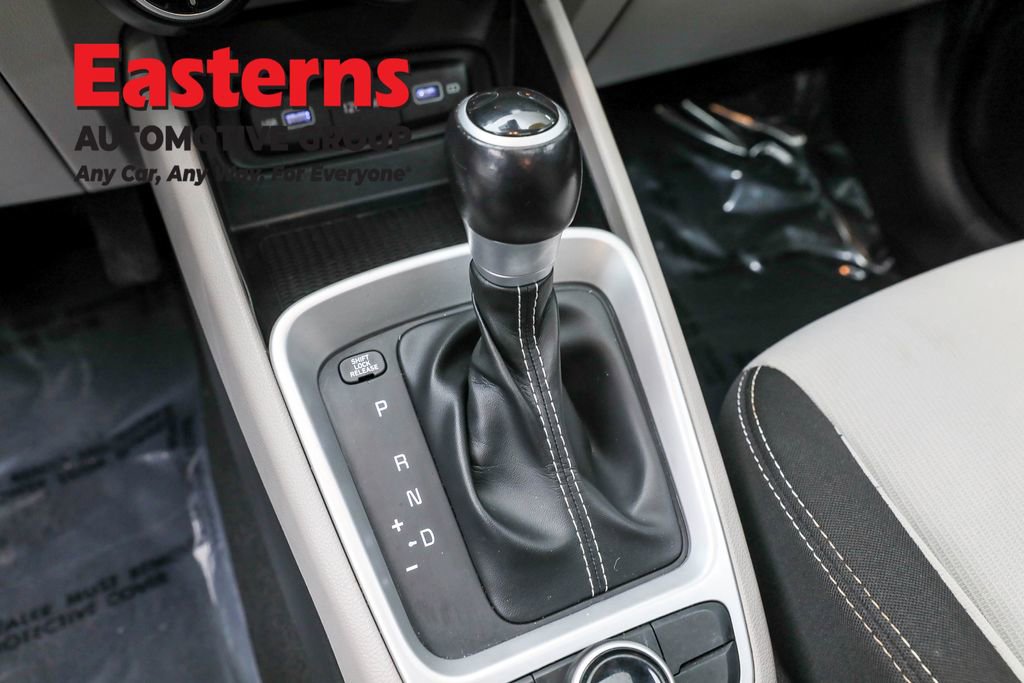 Used 2022 Hyundai Venue SEL image 13