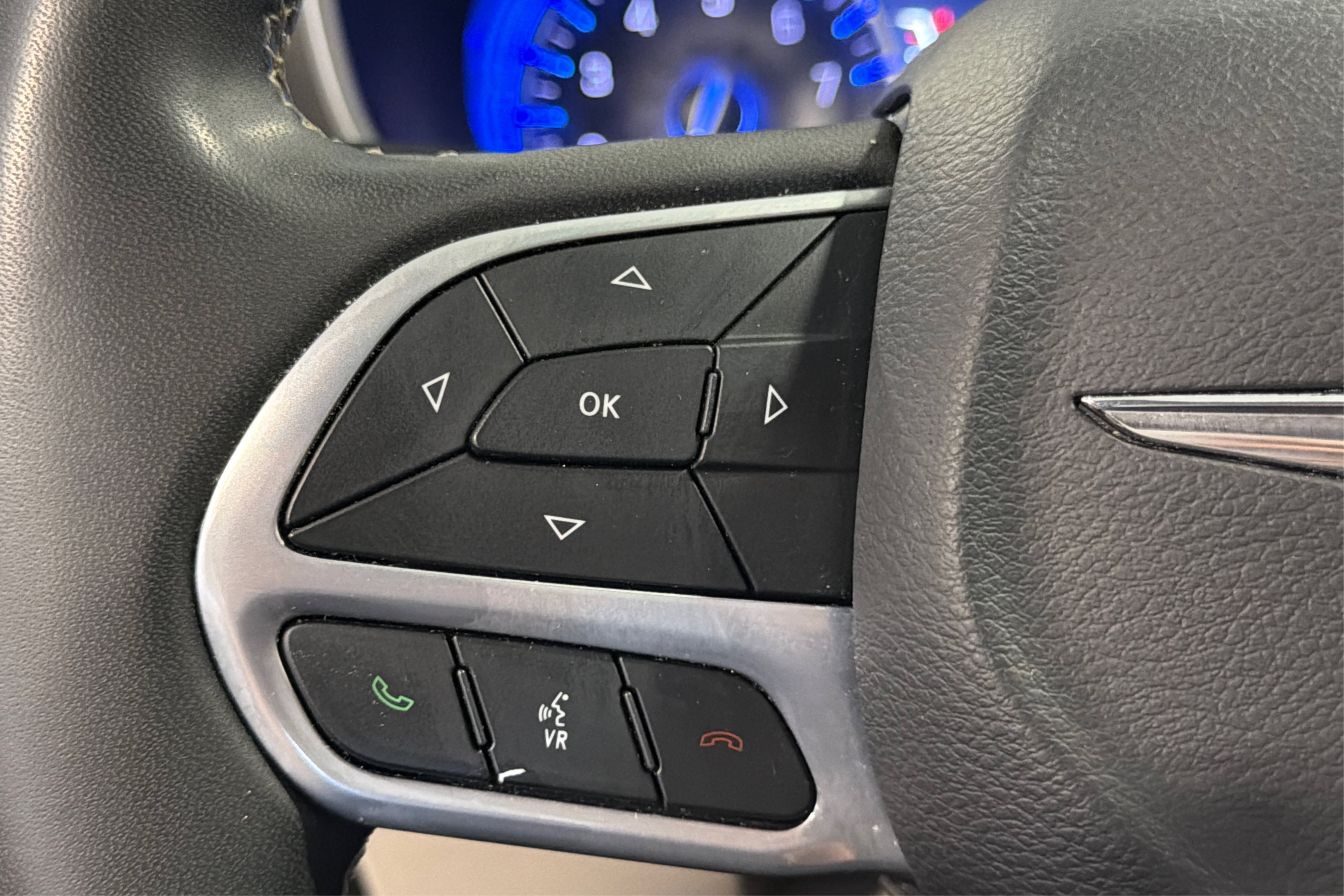 Used 2023 Chrysler Pacifica Touring-L FWD image 24