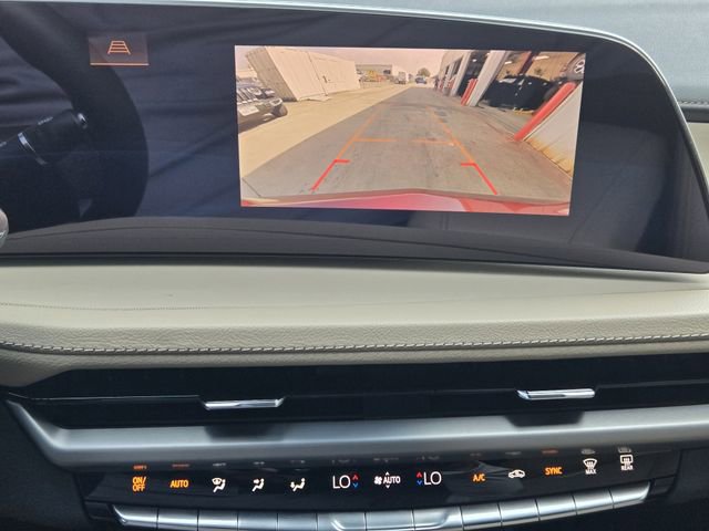Used 2024 Cadillac XT4 Luxury w/ Cold Weather Package FWD image 19