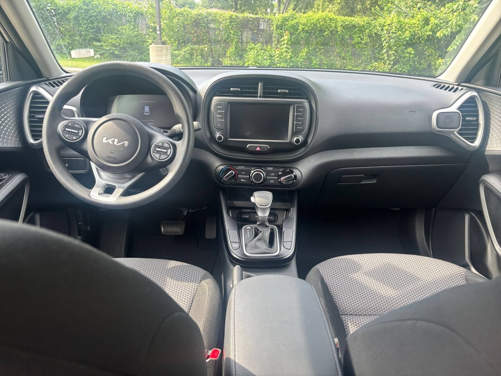 Used 2025 Kia Soul LX w/ LX Technology Package FWD image 30