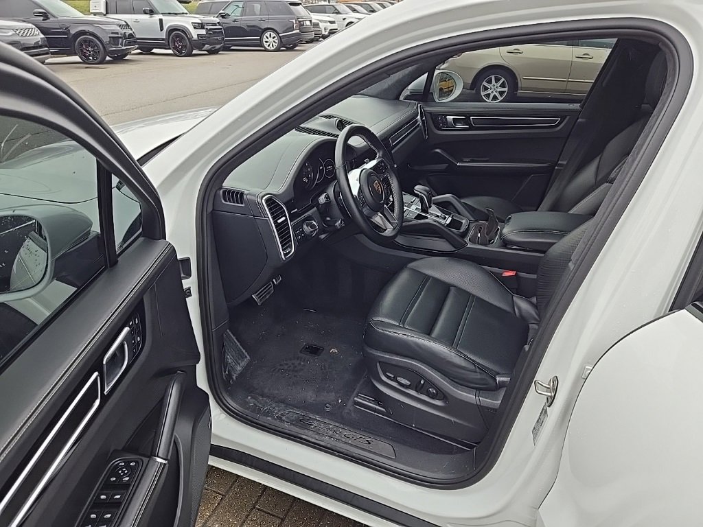 Used 2023 Porsche Cayenne GTS image 16