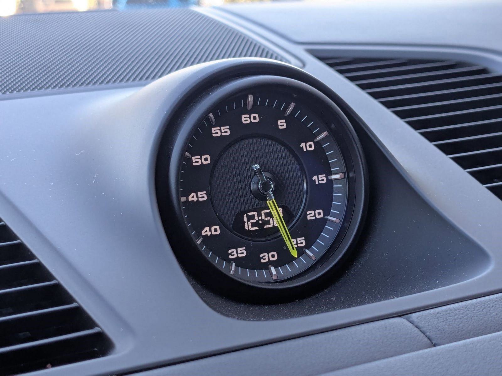 Used 2022 Porsche Cayenne Turbo S image 20