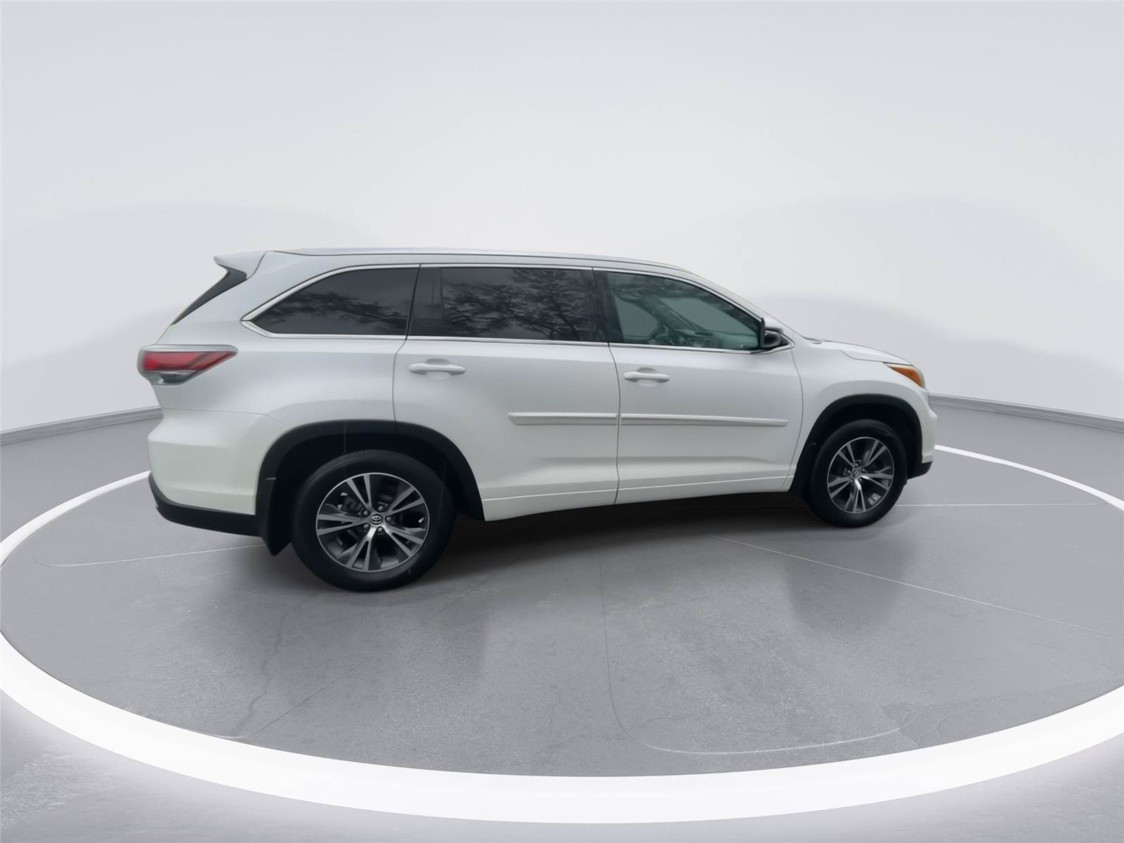 Used 2016 Toyota Highlander XLE w/ Protection Package #3 AWD/4WD image 8