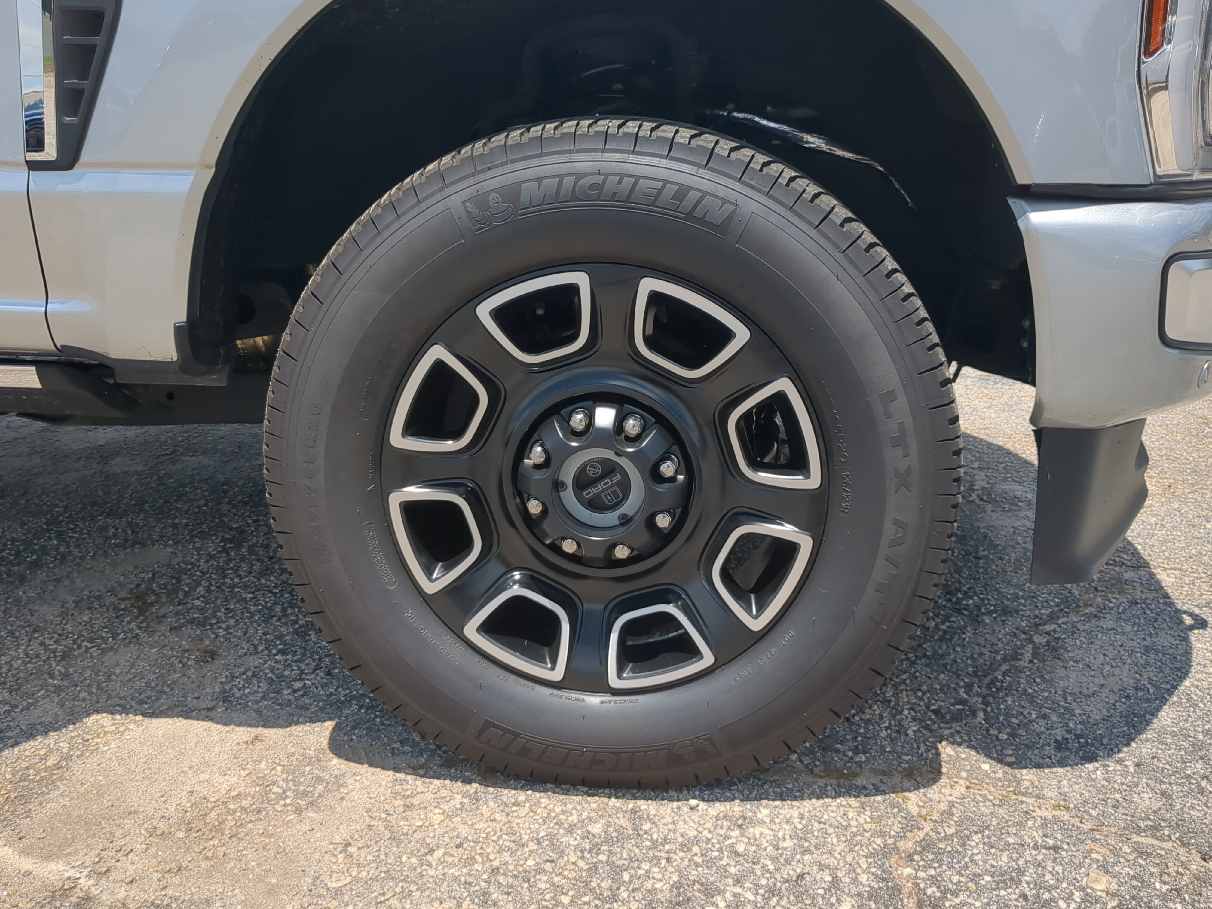 Used 2024 Ford F350 Platinum AWD/4WD image 9