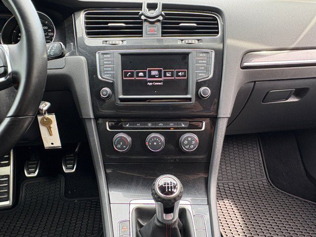 Used 2017 Volkswagen GTI SE FWD image 7