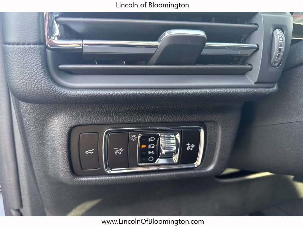 New 2025 Lincoln Corsair Reserve w/ Equipment Group 202A image 27