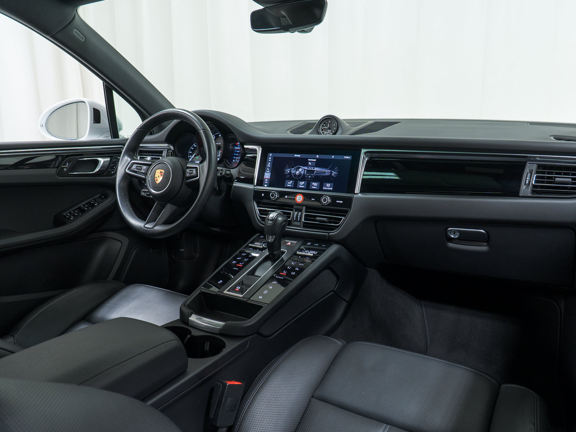 Certified 2023 Porsche Macan AWD/4WD image 18