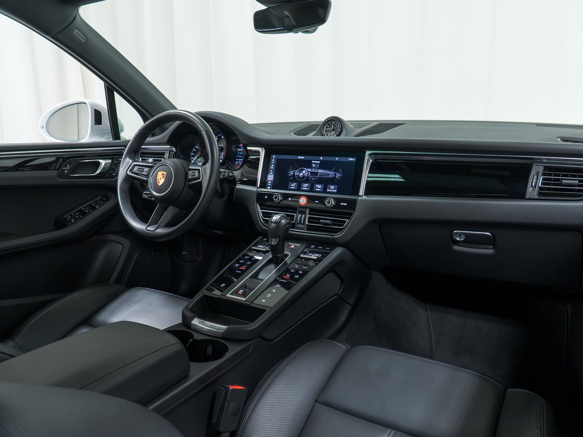 Certified 2023 Porsche Macan image 18
