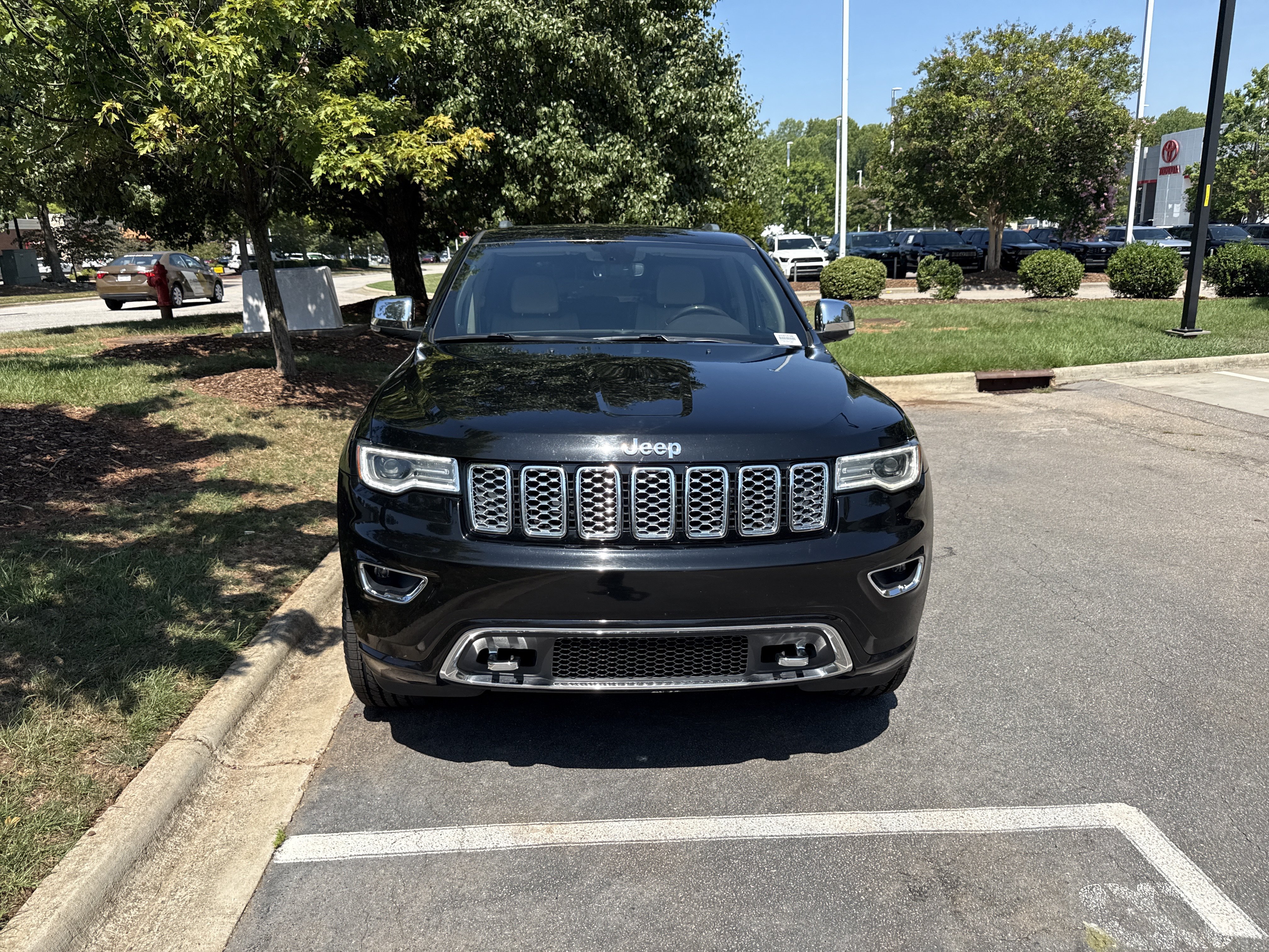Used 2020 Jeep Grand Cherokee Overland AWD/4WD image 3