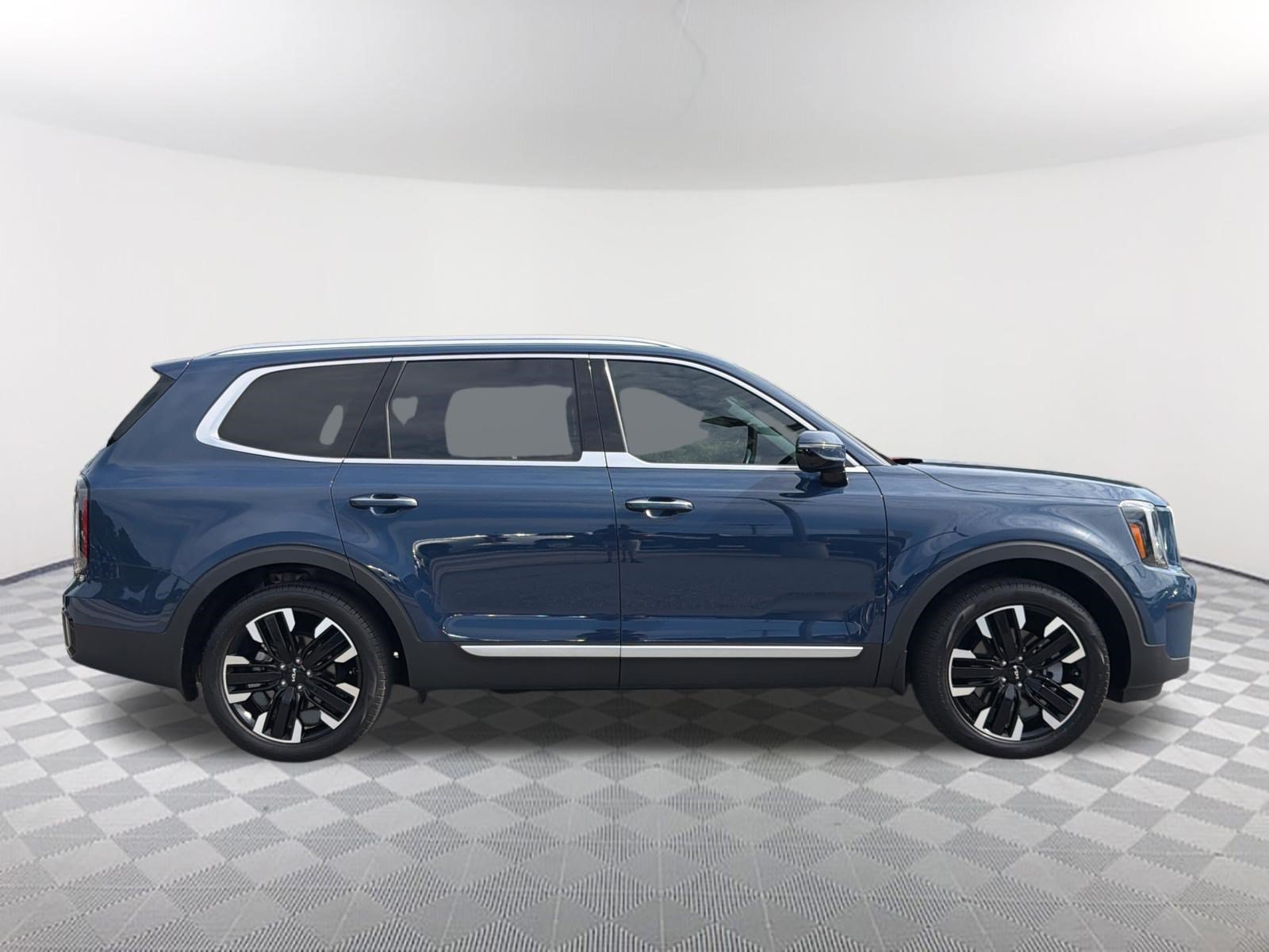 Used 2024 Kia Telluride SX w/ Towing Package FWD image 18
