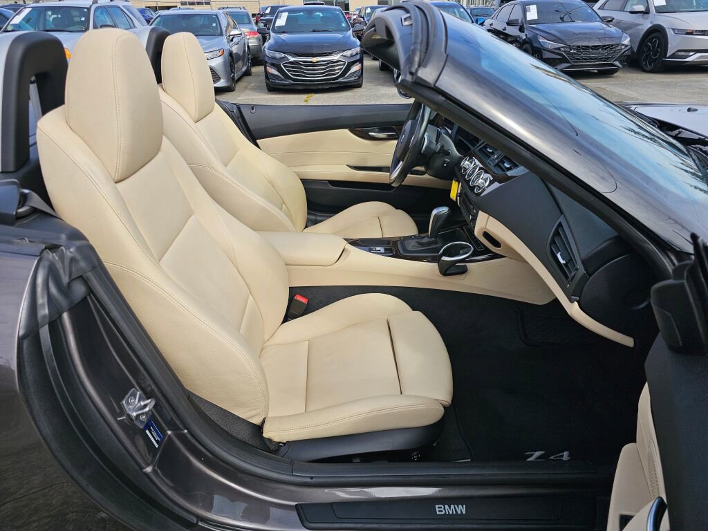 Used 2011 BMW Z4 sDrive30i image 11