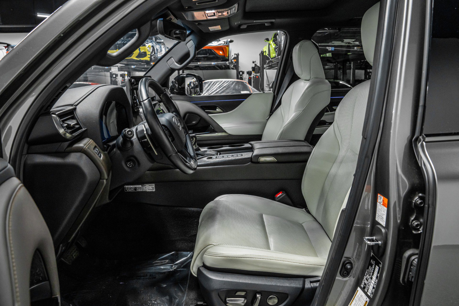 Used 2024 Lexus LX 600 4WD w/ Appearance Package image 30