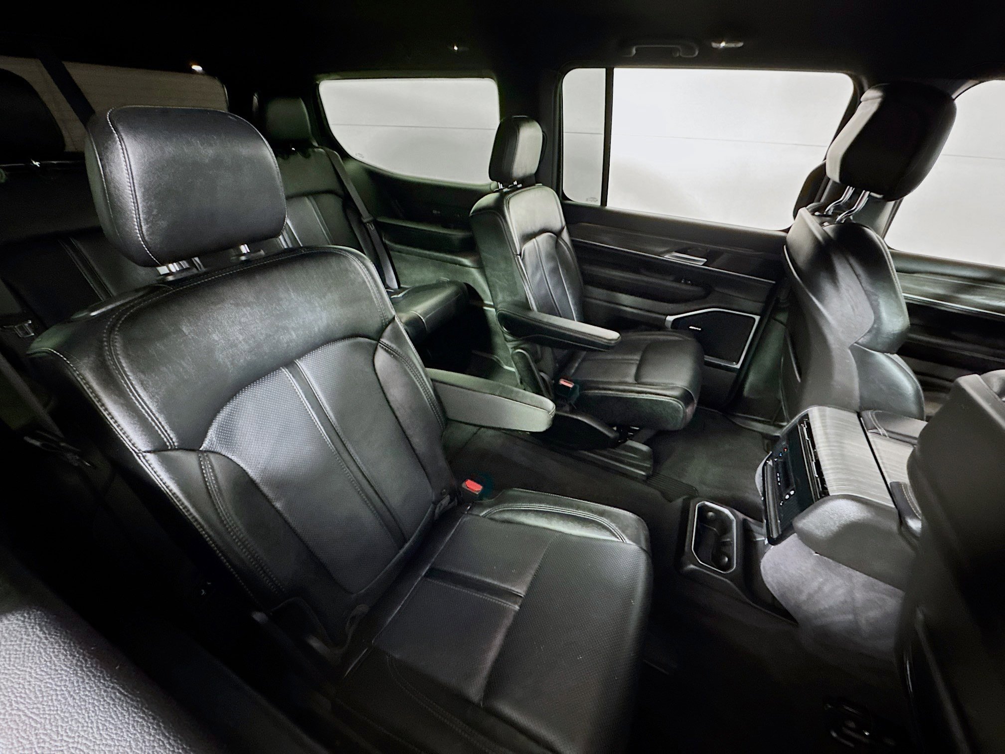 Used 2024 Jeep Wagoneer Series III AWD/4WD image 26