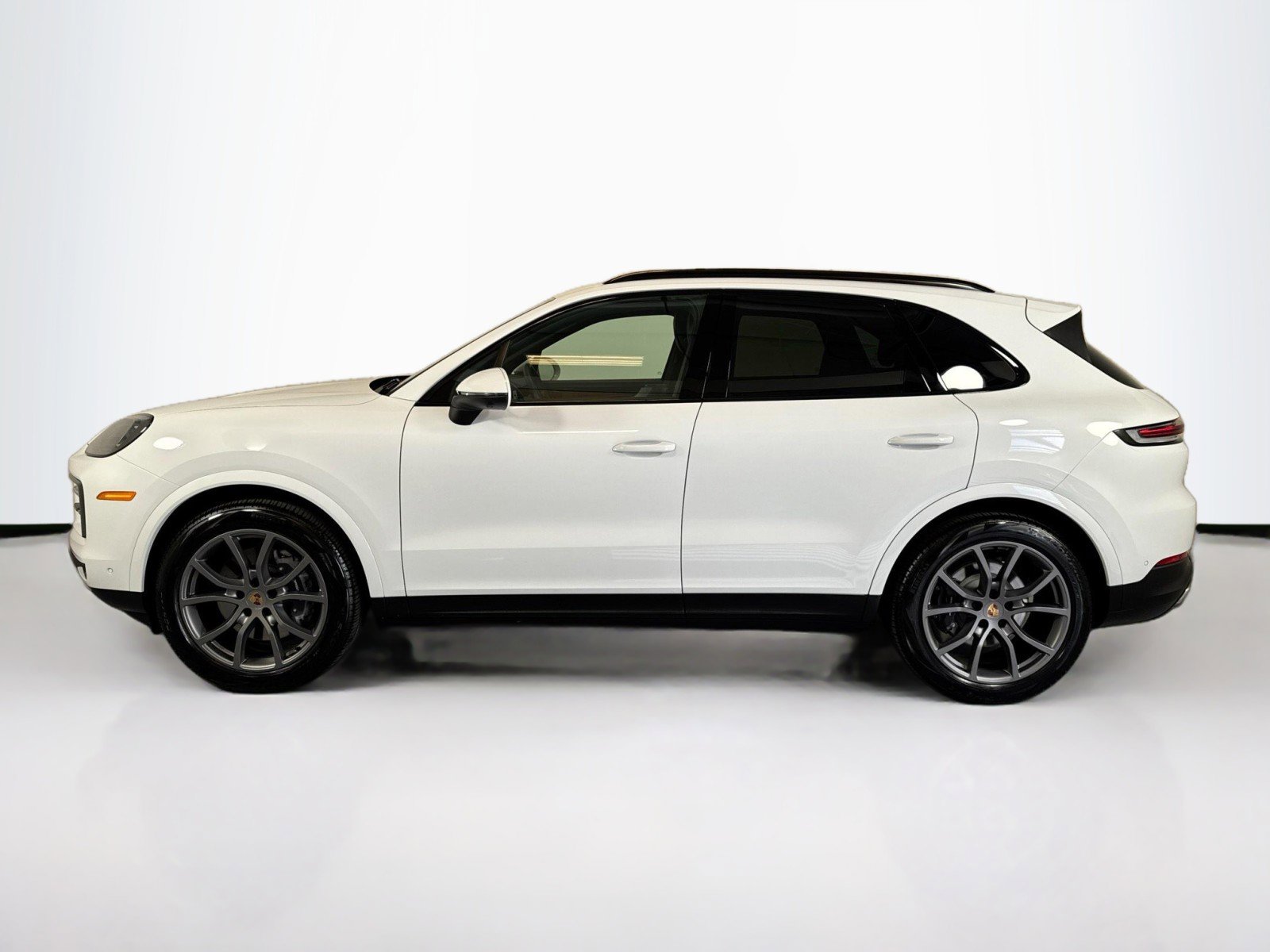 Used 2025 Porsche Cayenne image 2
